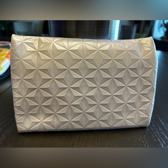Ipsy Glambag in White with Blue & Gold Accents, NEW Never Used - Picture 2 of 5